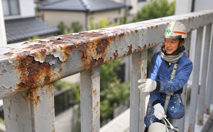 鉄部の塗装では下地の状態を確認することが重要